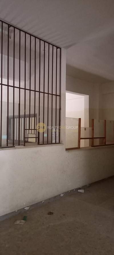 תמונת בניין, ספרטה למכירה (1)