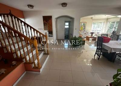 תמונת בית, סטרולובוס למכירה (1)