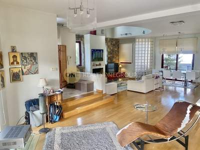 תמונת בית, דיוניסוס למכירה (1)