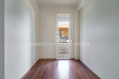 תמונת גליפדה, אתונה למכירה (1)