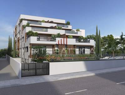 תמונת סטודיו, הליניקו, אתונה למכירה (1)