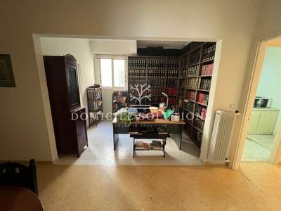 תמונת אומוניה, אתונה למכירה (1)