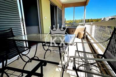 תמונת מרוסי, אתונה למכירה (1)