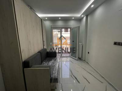 תמונת סטודיו, פאבלוס מאלס למכירה (1)