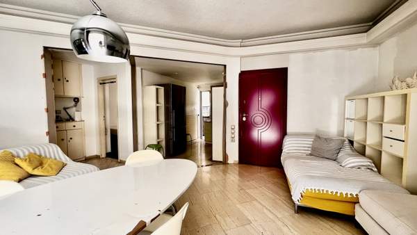 תמונת פנגרטי, אתונה למכירה