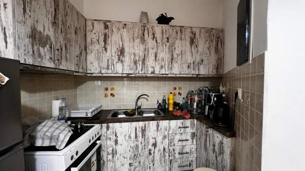 תמונת קורידלוס, אתונה למכירה (1)