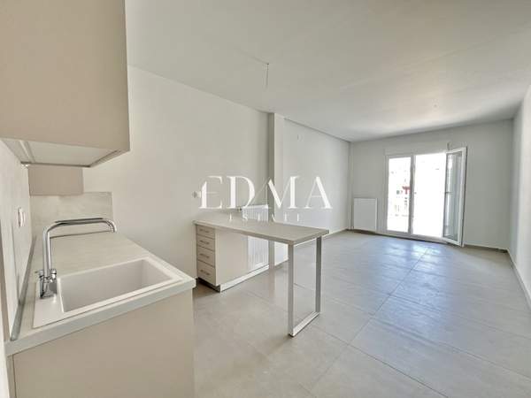 תמונת נאווארינו - גונרי, סלוניקי למכירה (0)