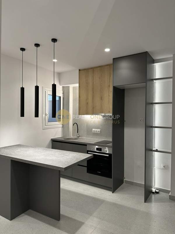 תמונת זוגרפו, אתונה למכירה (1)