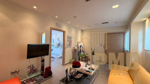 תמונת גליפדה, אתונה למכירה (1)