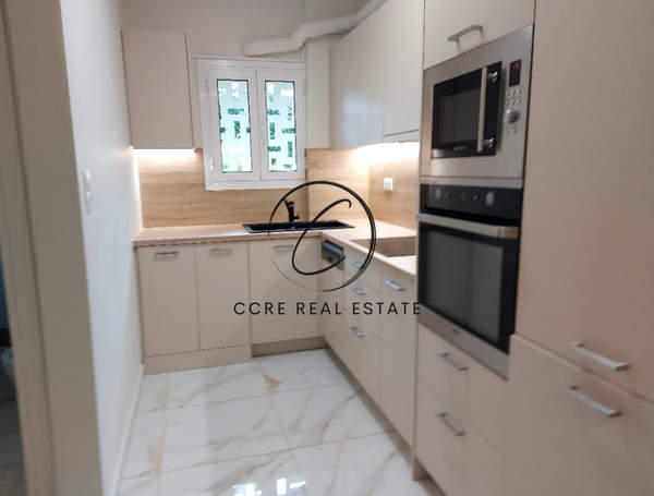 תמונת גליפדה, אתונה למכירה (1)