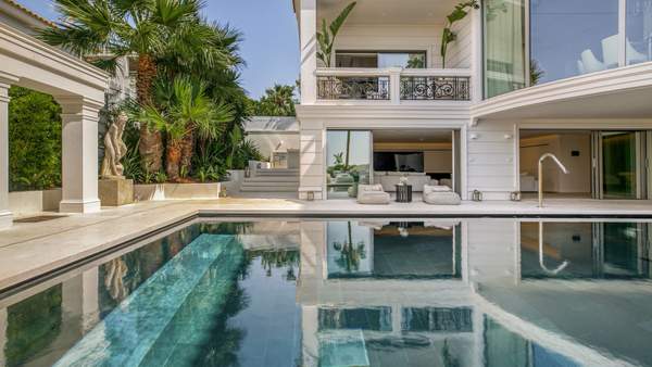 תמונת וולה, וארי - וולה -ווליאגמני, אתונה למכירה