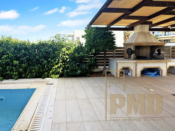 תמונת גליפדה, אתונה למכירה (1)