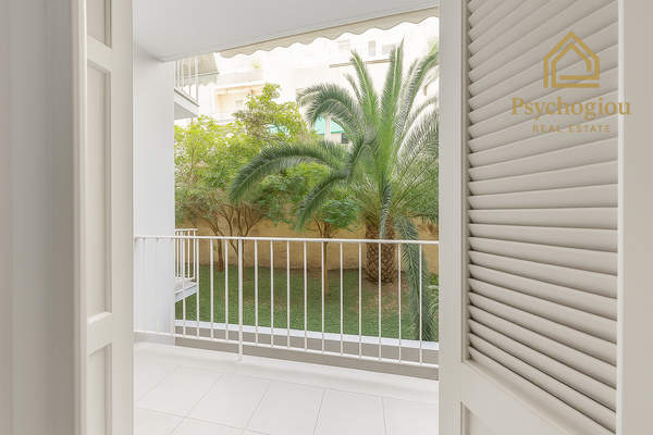 תמונת אליסיה, אתונה למכירה (1)