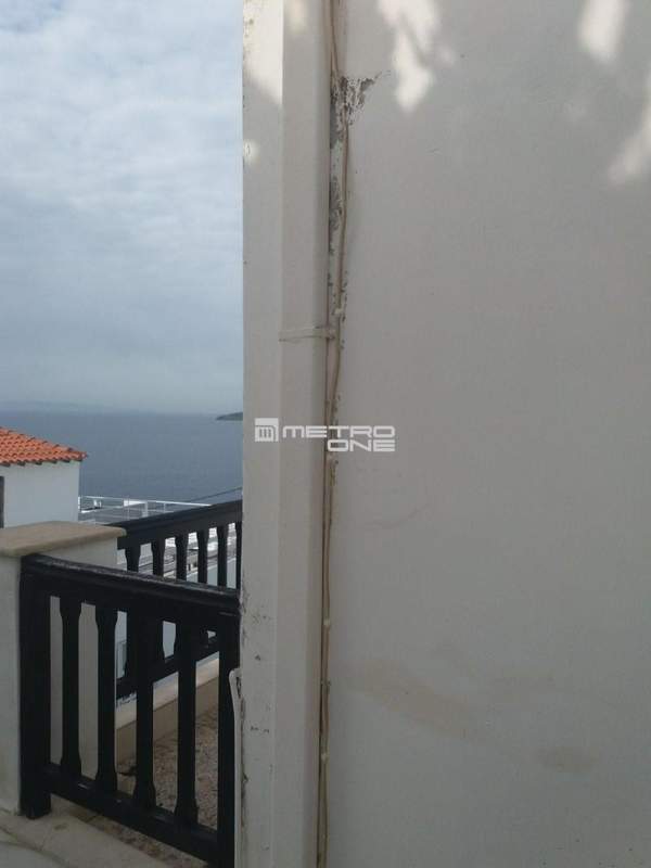 תמונת אנדרוס, הקיקלאדיים למכירה (1)