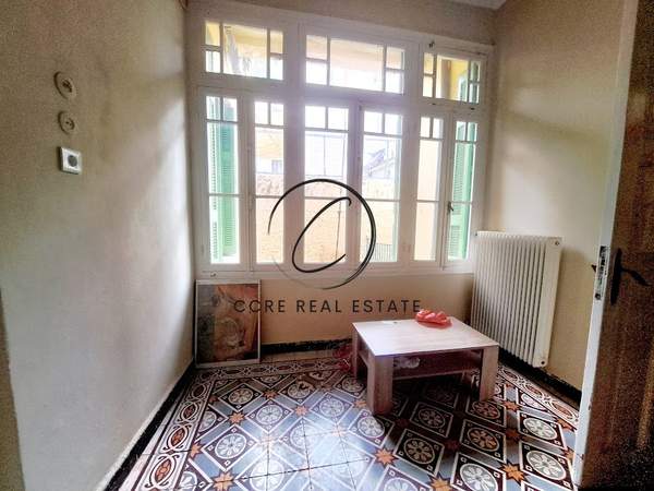 תמונת אקסרחיה, אתונה למכירה (1)