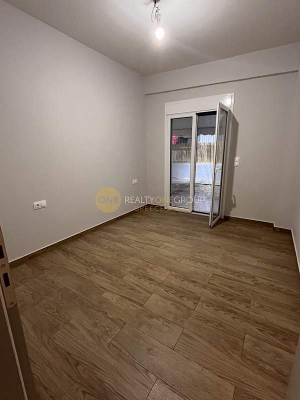 תמונת קיפסלי, אתונה למכירה (1)