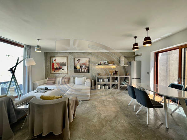 תמונת קאריסטוס, אוויה למכירה