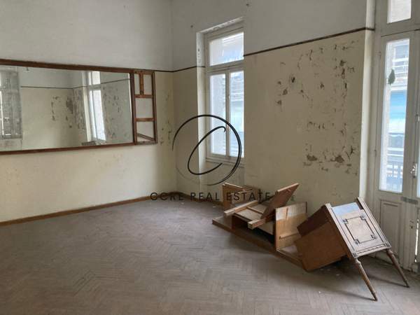 תמונת קיפסלי, אתונה למכירה (1)