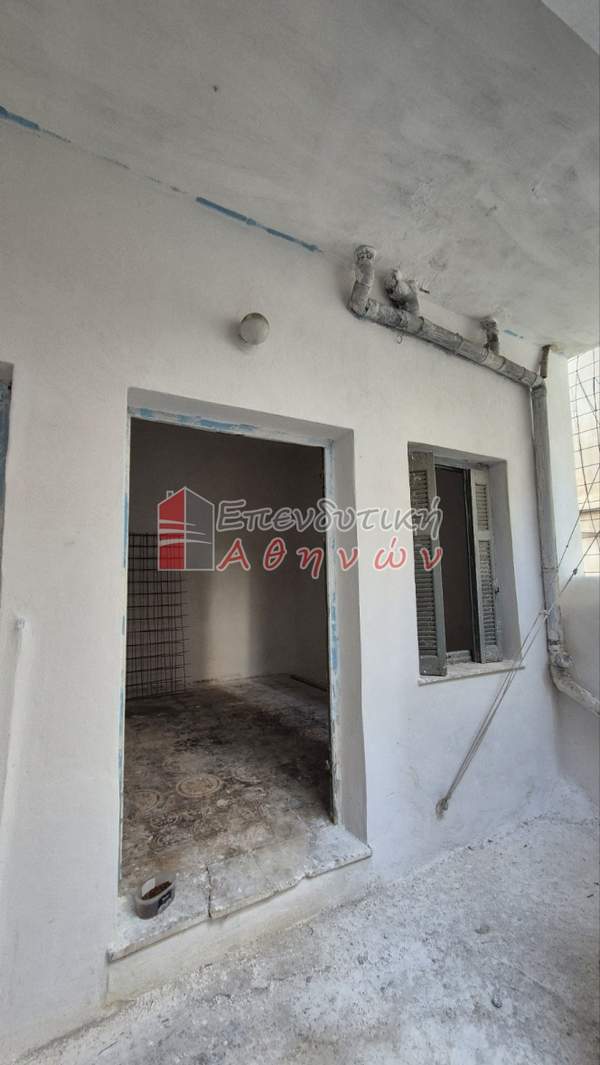 תמונת אנו פטרלונה, אתונה למכירה