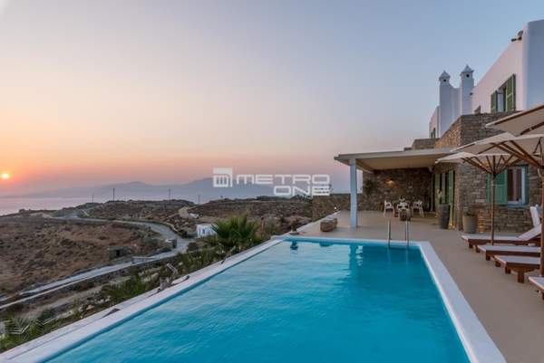 תמונת מיקונוס, הקיקלאדיים למכירה (1)