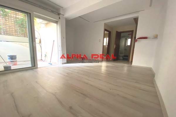 תמונת מרכז, פיראוס למכירה (1)