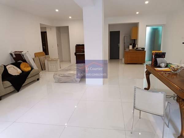 תמונת ויקטוריה, רשות מקומית אתונה למכירה (1)