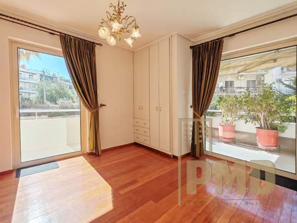 תמונת פאליו פאלירו, אתונה למכירה