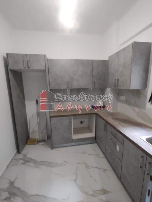 תמונת ויקטוריה, אתונה למכירה (1)