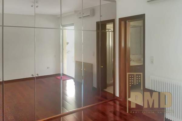 תמונת גליפדה, אתונה למכירה (1)