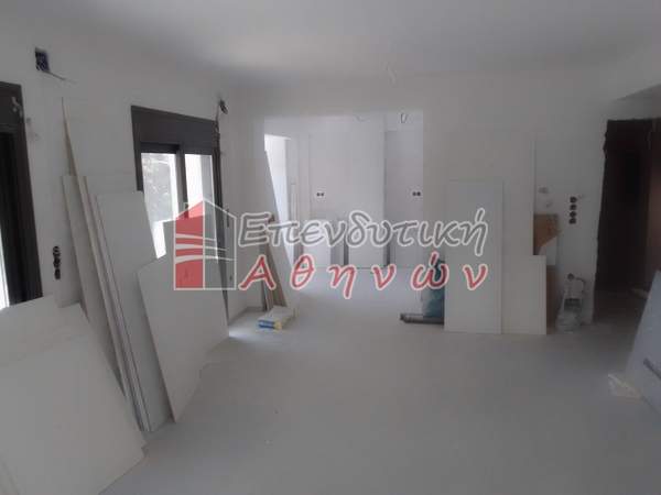 תמונת נאה סימרני, אתונה למכירה