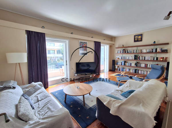 תמונת פאפאגו, אתונה למכירה