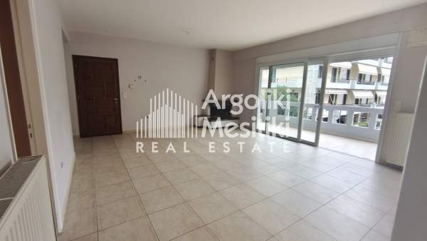 תמונת נאפפליו למכירה (0)