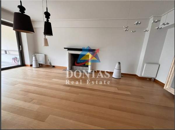 תמונת קיפיסיה, אתונה למכירה (1)