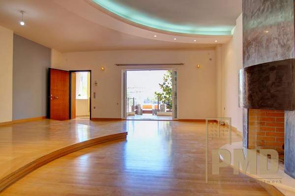 תמונת גליפדה, אתונה למכירה (1)