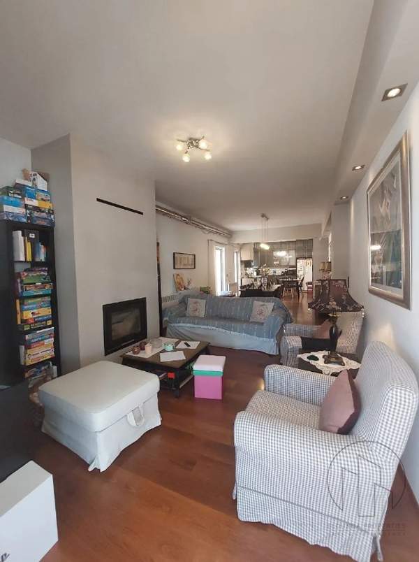 תמונת גליפדה, אתונה למכירה (1)