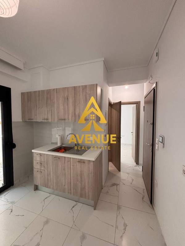 תמונת פלירו, סלוניקי למכירה