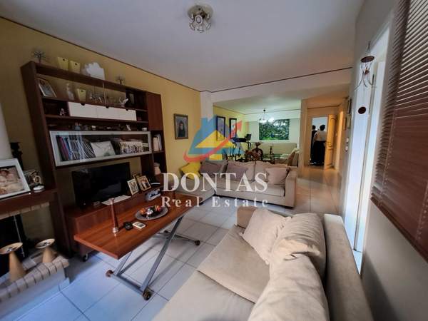 תמונת ואריליסיה, אתונה למכירה (1)