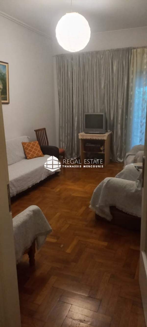 תמונת אקסרחיה, אתונה למכירה (1)