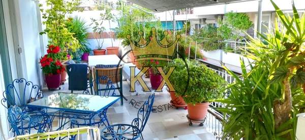 תמונת מץ, אתונה למכירה