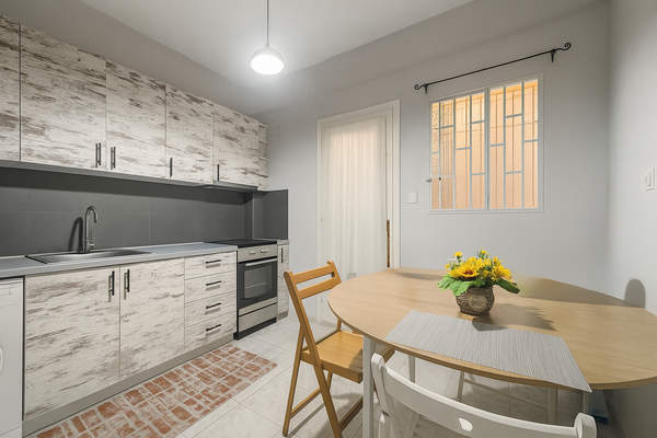 תמונת אלינורוסון, אתונה למכירה (1)