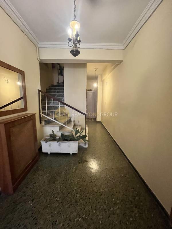 תמונת אליסיה, אתונה למכירה (1)