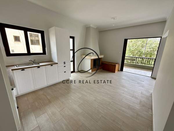 תמונת גליפדה, אתונה למכירה (1)