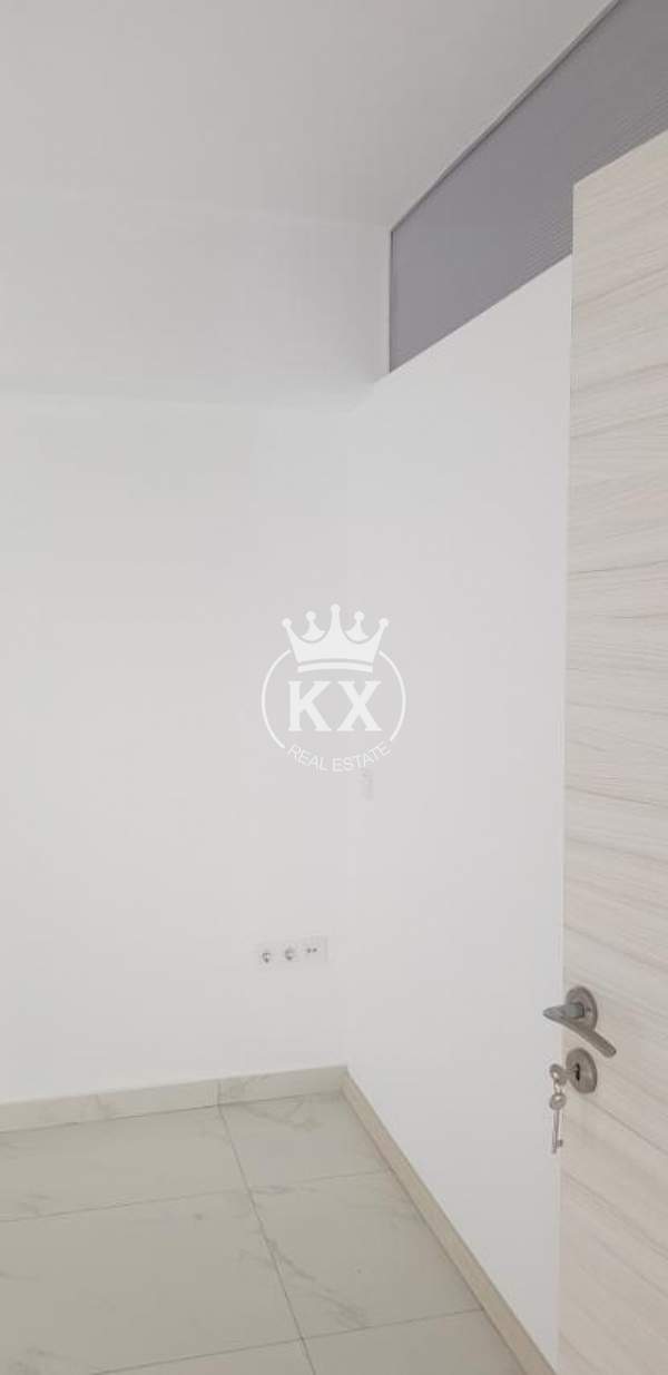 תמונת גיזי, אתונה למכירה (1)