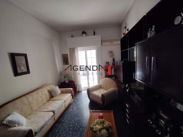 תמונת ווטאניקוס, אתונה למכירה