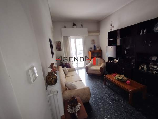 תמונת ווטאניקוס, אתונה למכירה