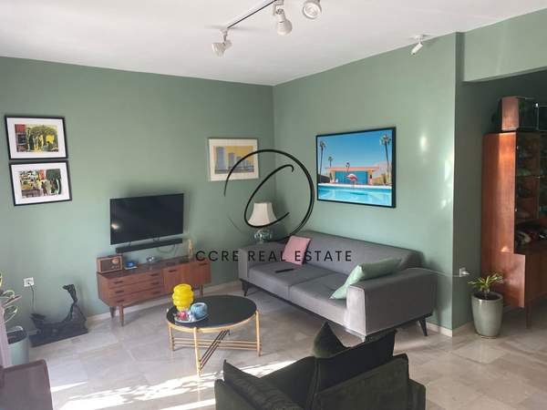 תמונת קאמאטרו, אתונה למכירה (1)