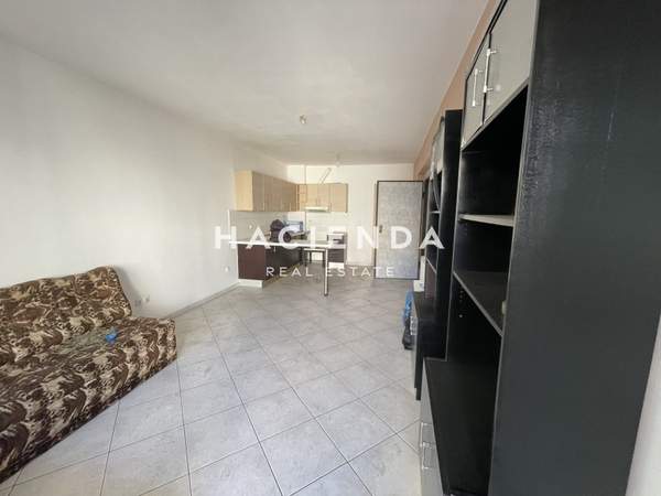 תמונת קיפסלי, אתונה למכירה (1)