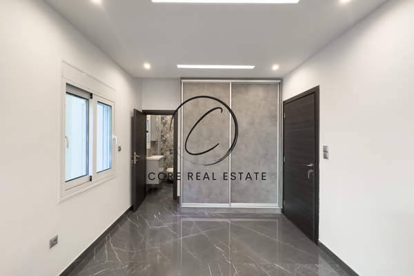 תמונת מרוסי, אתונה למכירה (1)