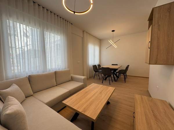 תמונת אגיה פארסקבי, אתונה למכירה (1)