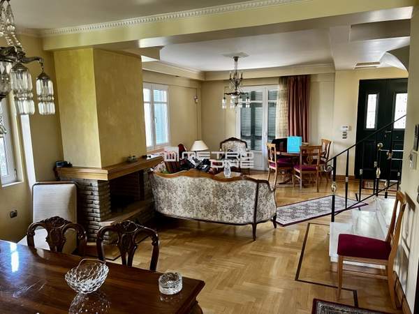 תמונת קיפיסיה, אתונה למכירה (1)